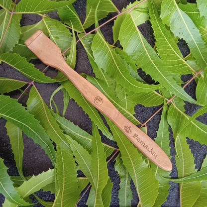 CONCIOUS | Neem wood Tongue Scrapper